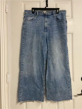 8- UNIVERSAL THREAD Medium Wash Wide Leg Distressed Denim Jeans *ALTERED HEM